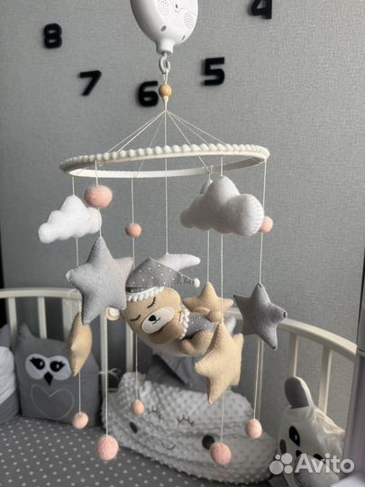 Мобиль на кроватку из фетра с держателем