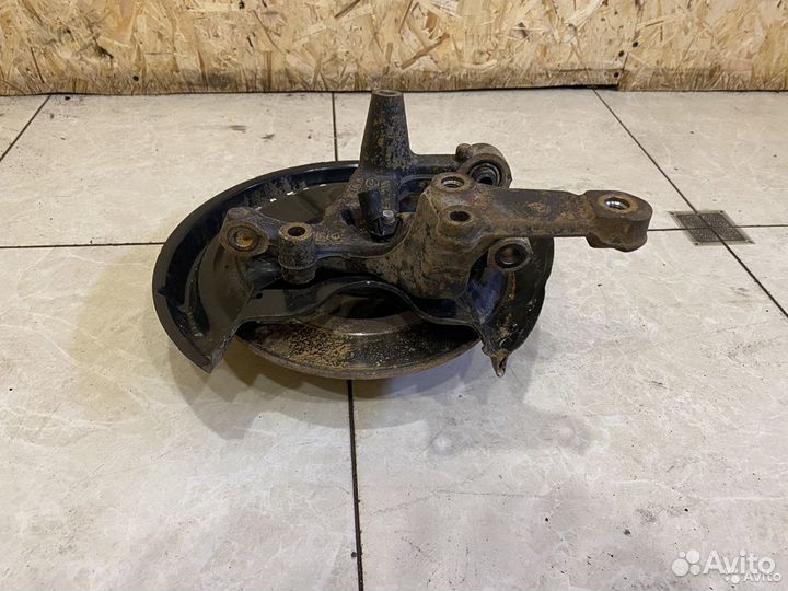 Поворотный кулак задний правый Skoda Octavia А5