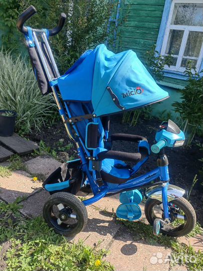 Детский трехколесный велосипед с ручкой