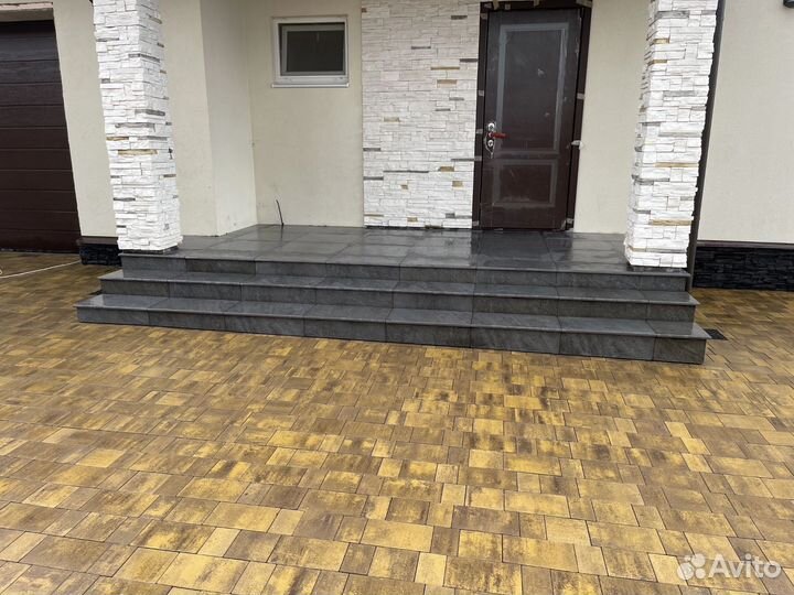 Кладка тротуарной плитки брусчатки