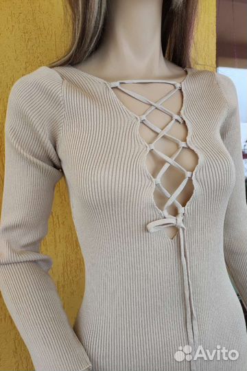 Платье лапша с разрезом и шнуровкой