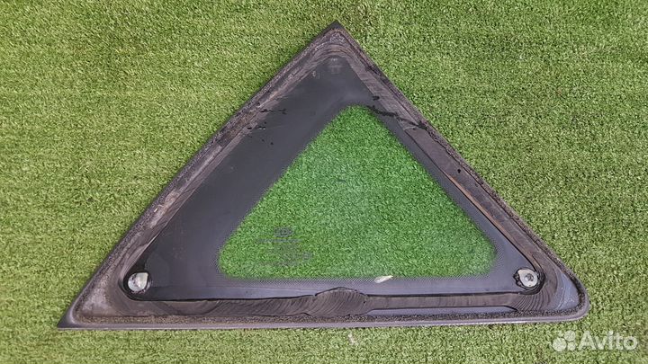 Kia Ceed ED Стекло кузовное глухое левое