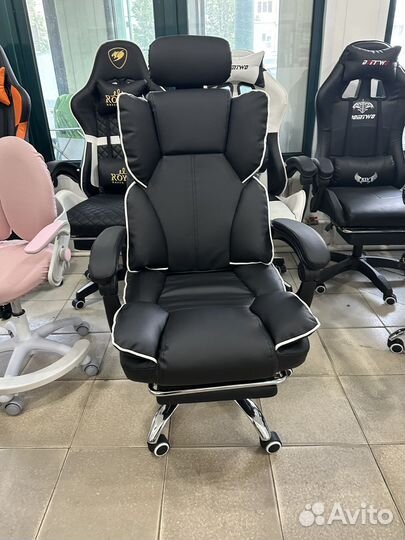 Компьютерное кресло с подголовником