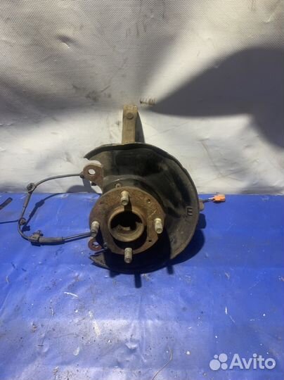 Кулак поворотный левый honda fit gd1 l13a