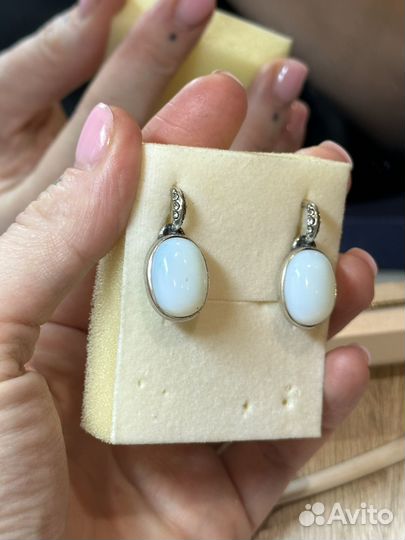 Серьги с лунным камнем