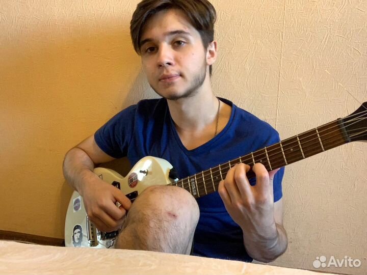 Репетитор по игре на гитаре