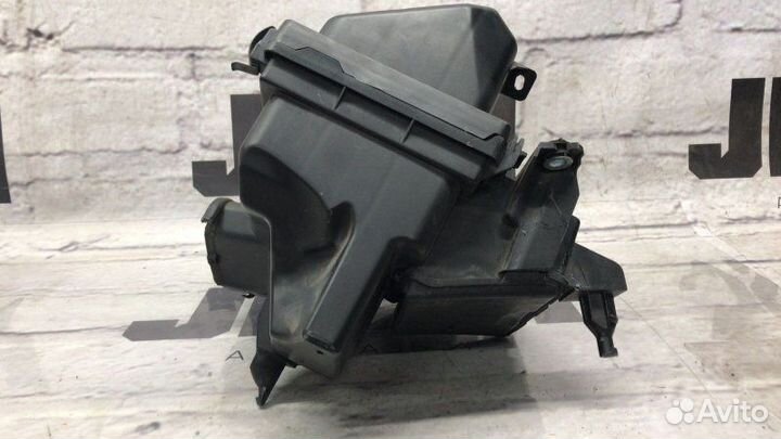 Корпус воздушного фильтра передний Nissan Murano