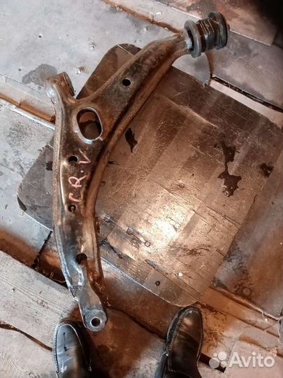 Рычаг Нижний на хонду CR-V