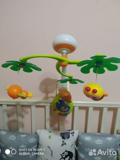 Детская кроватка с маятником