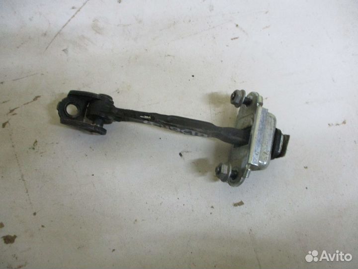 Ограничитель двери Форд Фиеста мк5 2008г