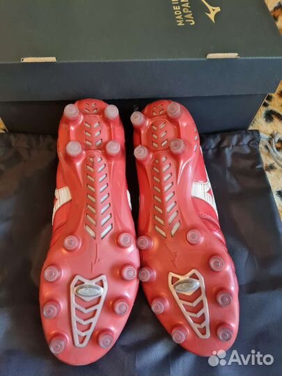 Футбольные бутсы