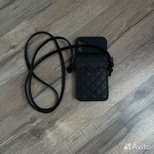 Шесть чехлов на iPhone 12