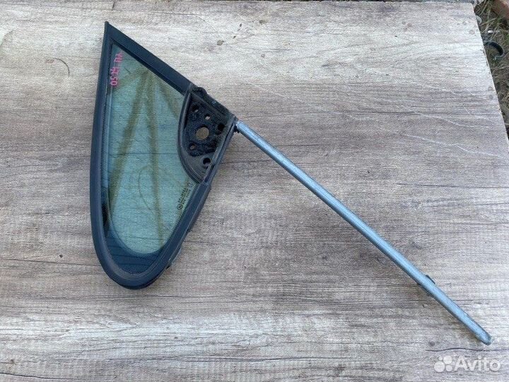 Форточка двери передняя левая Peugeot 307 3A