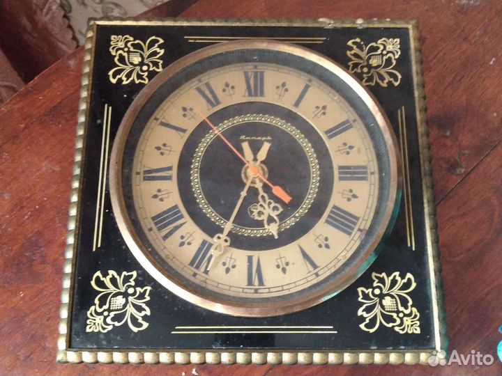 Старинные настенные часы СССР янтарь