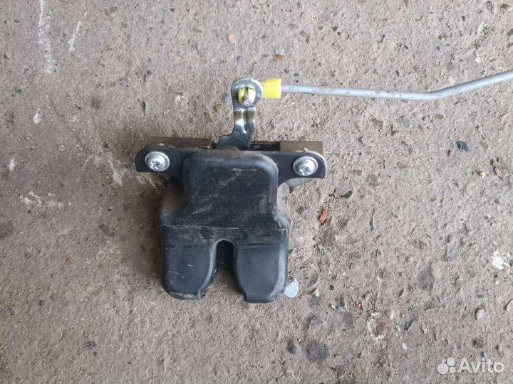 Замок багажника седан kia rio 2