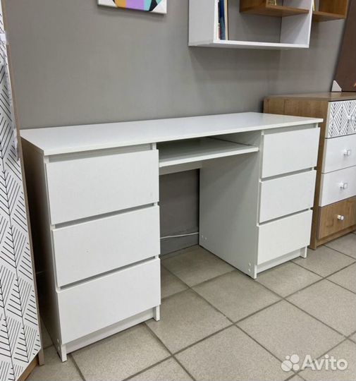 Стол белый компьютерный