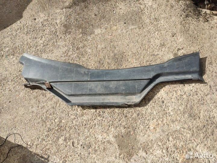 Накладка стеклоочистителя (жабо) Audi 100 седан