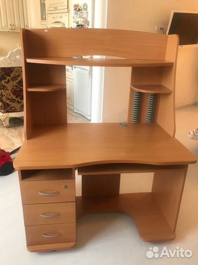 Стол компьютерный