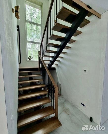 Лестница на металлическом каркасе