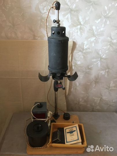 Фотоувеличитель У-2 и фотоаппарат зоркий