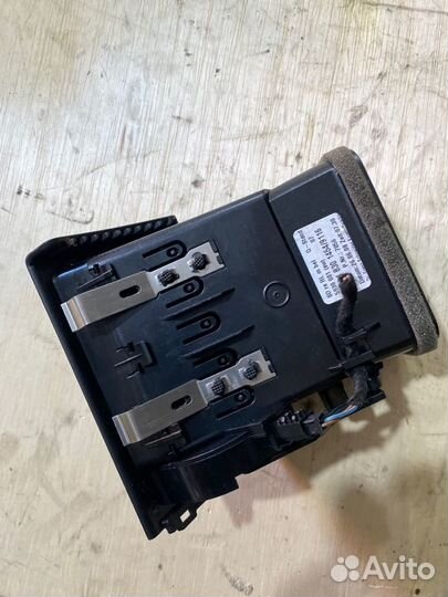 Воздуховод печки передний левый Mercedes-Benz