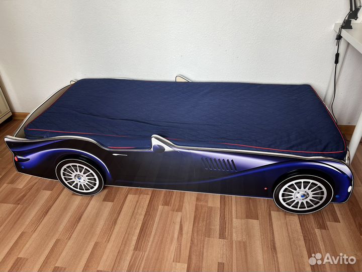 Детская кровать машина