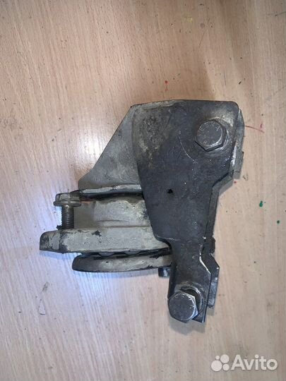 Подушка задняя МКПП vw t4 92г