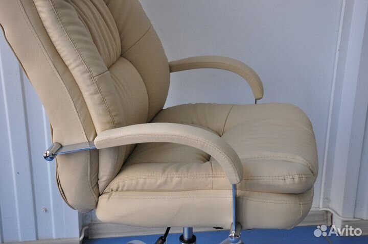 Офисное кресло 