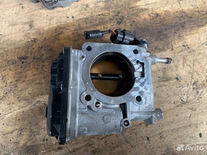 Дроссельная заслонка Subaru Forester 1611AA170 EJ2