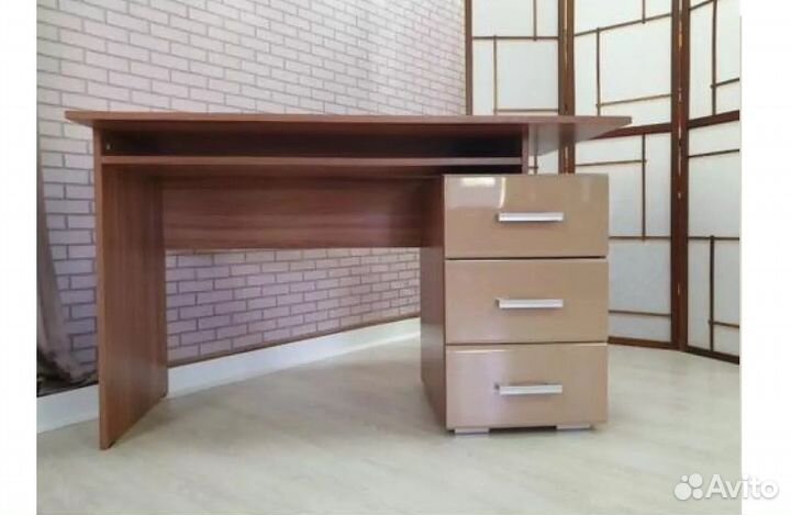 Стол письменный Симба новый