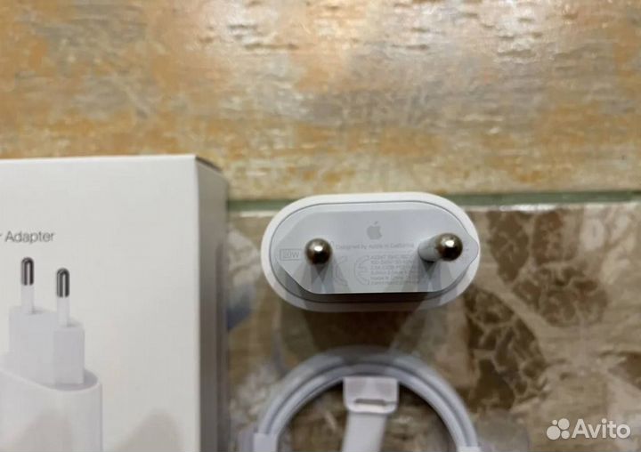 Зарядка на iPhone 20W