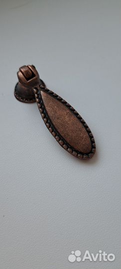 Мебельная ручка кнопка