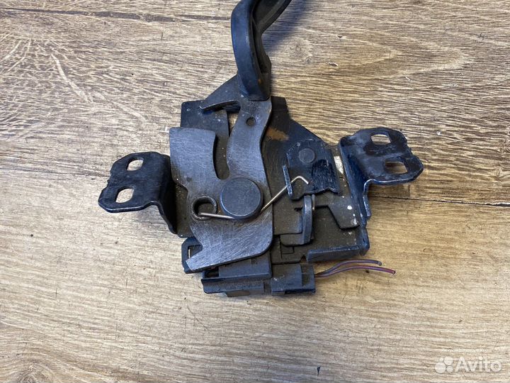 Mercedes benz vaneo замок капота