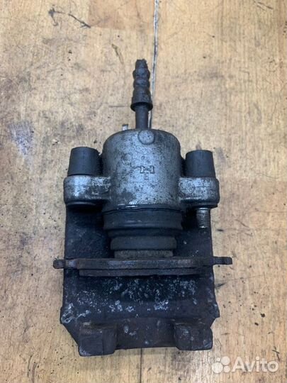 Суппорт задний правый Bmw 5 Series (E39) седан