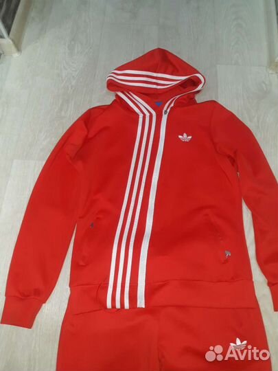 Костюм спортивный