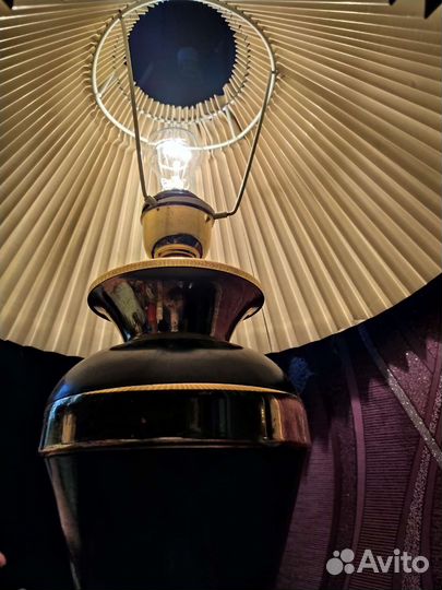 Лампа большая настольная зеленая