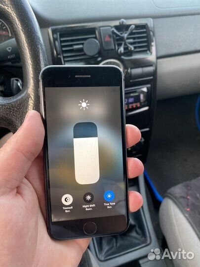 Телефон iPhone 8