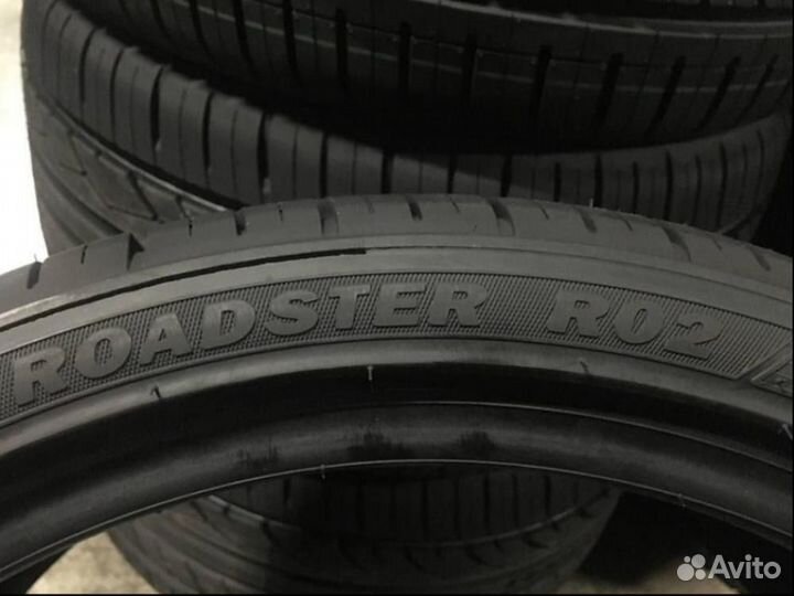 Rydanz Roadster R02 255/35 R19 96W