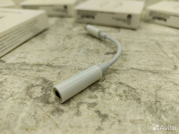 Переходник Apple Lightning - mini jack 3.5
