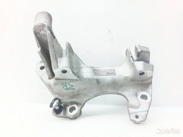 Кронштейн генератора Nissan Qashqai J11 1.2