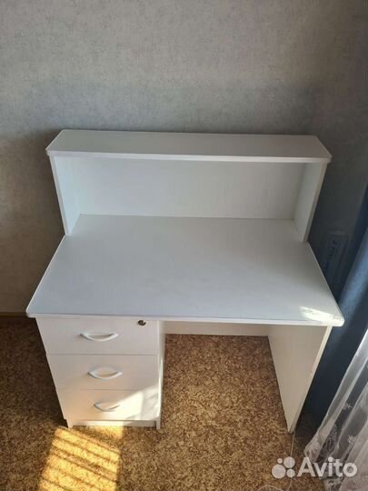 Письменный стол с надстройкой(ресепшен)