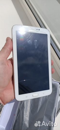 Продам два планшета и телефон