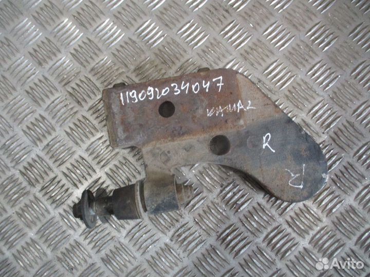 Кронштейн переднего амортизатора (правый) KAMAZ 54