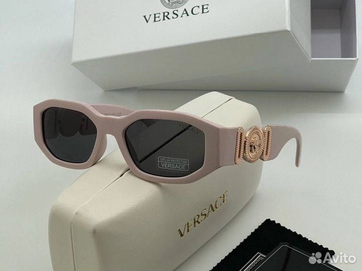 Солнцезащитные очки versace