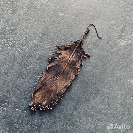Моносерьга Пёрышко ручная работа