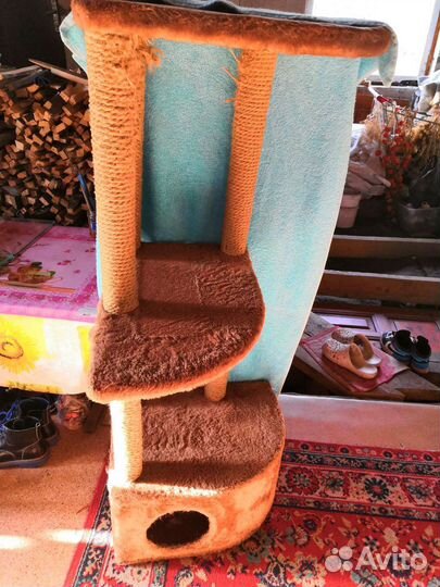 Домик для кошки с когтеточкой бу