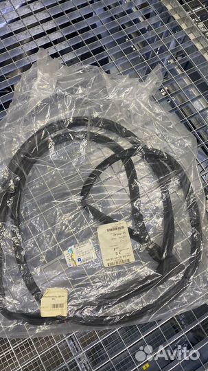 Уплотнитель двери левый