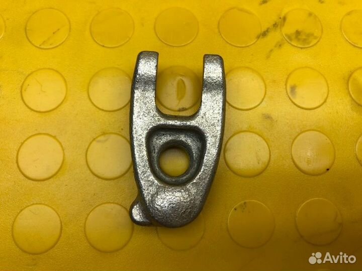 Кронштейн топливной форсунки Renault Duster HJD