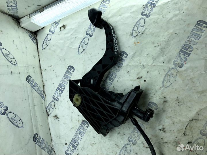 Педаль сцепления Volkswagen Polo 5