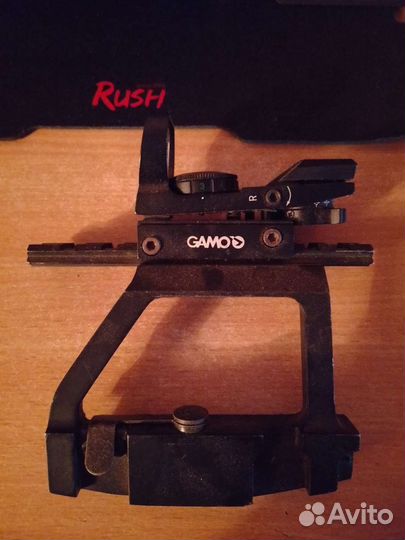 Коллиматорный прицел с кронштейном